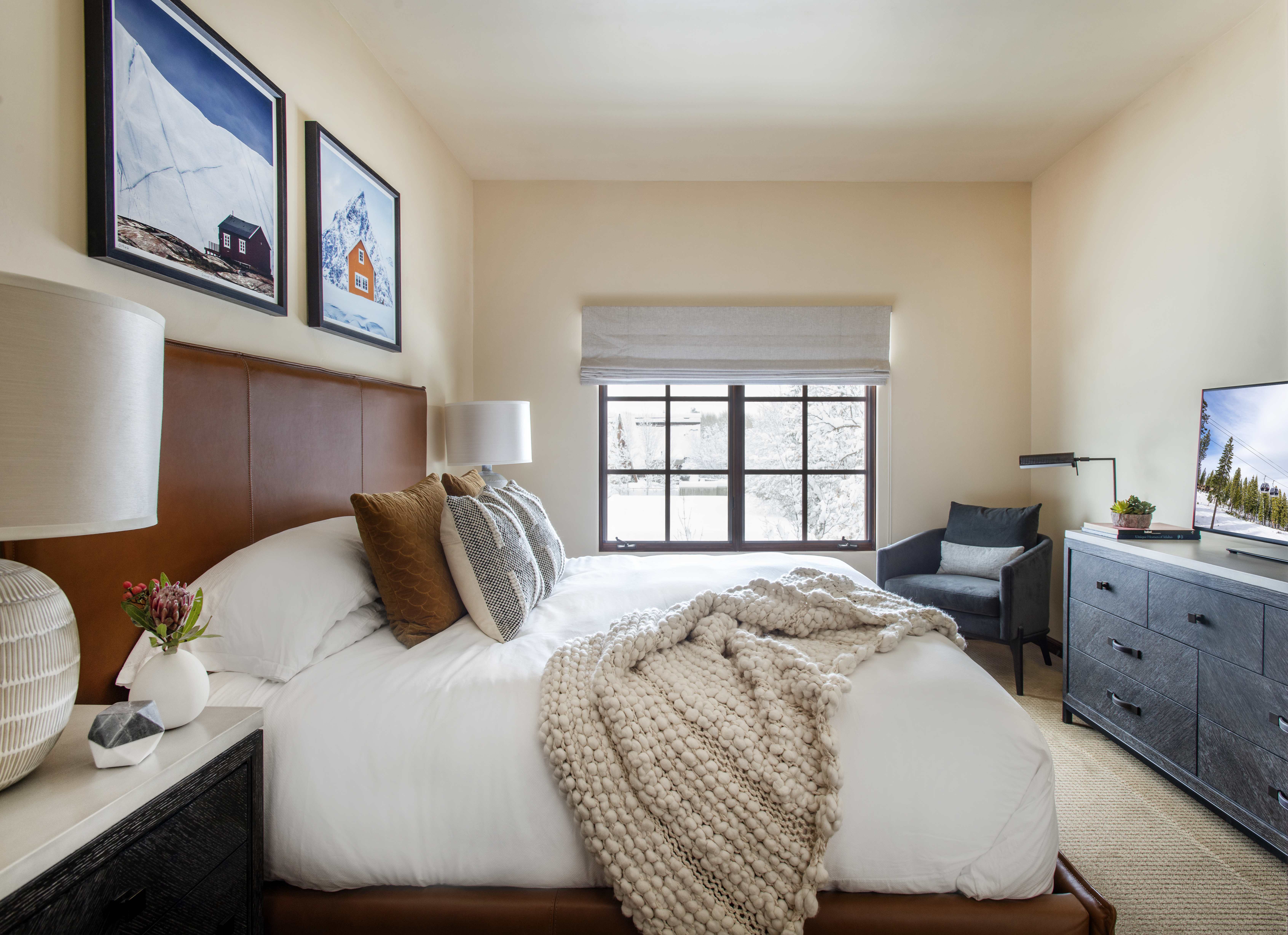 Cozy bedroom in Les Saisons property from Exclusive Resorts with warm lighting and mountain views in Sun Valley.